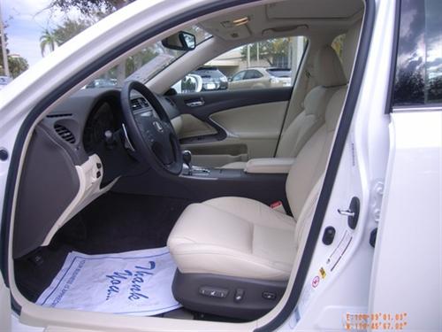 Lexus IS 250 2010 photo 2
