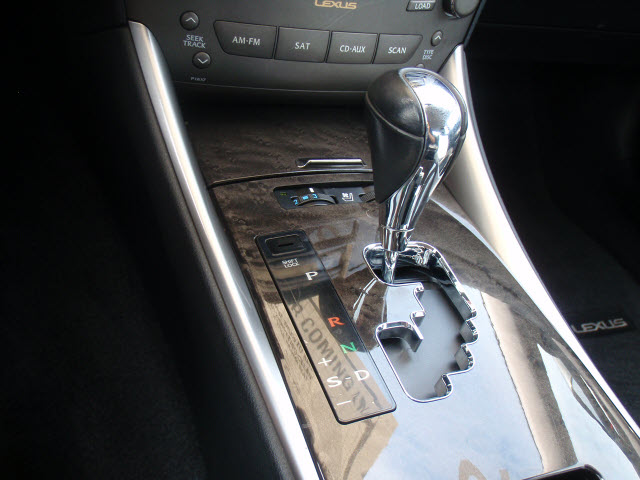 Lexus IS 250 2010 photo 2