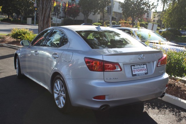 Lexus IS 250 2010 photo 2