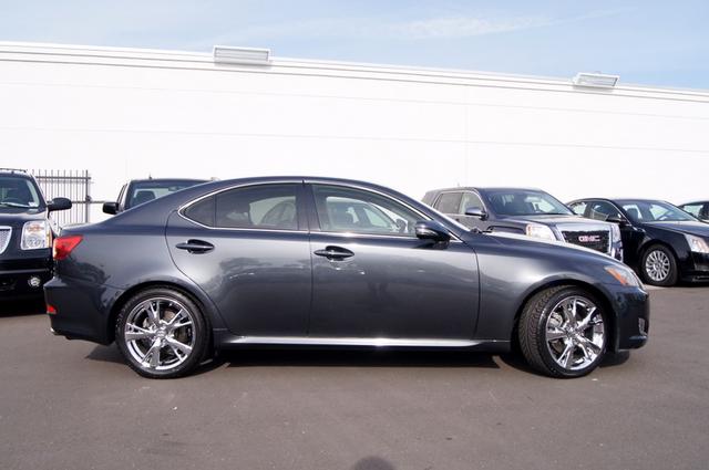 Lexus IS 250 2010 photo 2