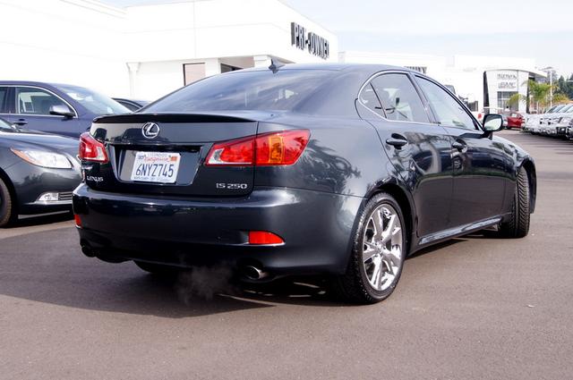 Lexus IS 250 2010 photo 3