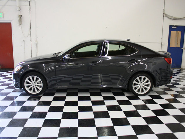 Lexus IS 250 2010 photo 2