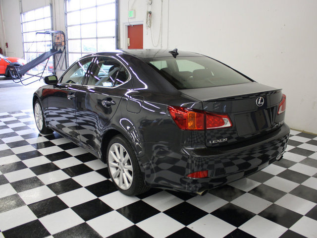 Lexus IS 250 2010 photo 3