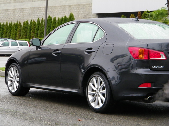 Lexus IS 250 2010 photo 2