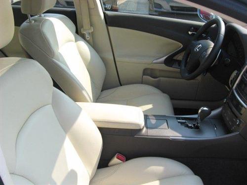 Lexus IS 250 2010 photo 2