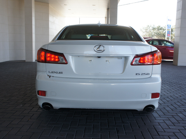 Lexus IS 250 2010 photo 3