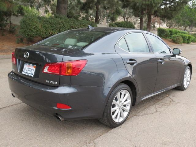 Lexus IS 250 2010 photo 2
