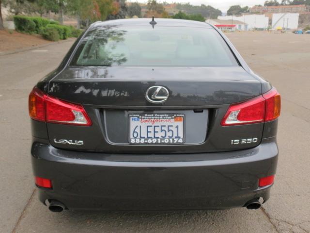 Lexus IS 250 2010 photo 3