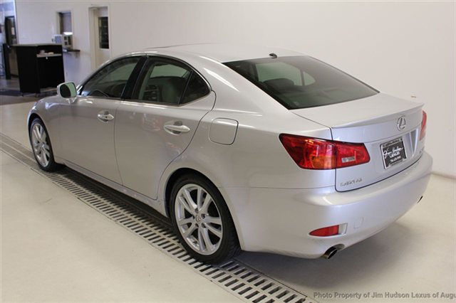 Lexus IS 250 2010 photo 2