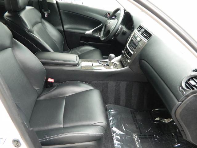 Lexus IS 250 2010 photo 2