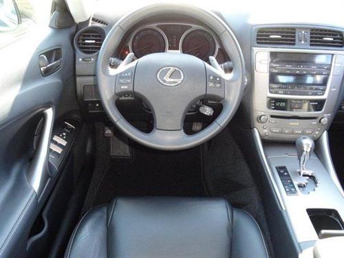 Lexus IS 250 2010 photo 2