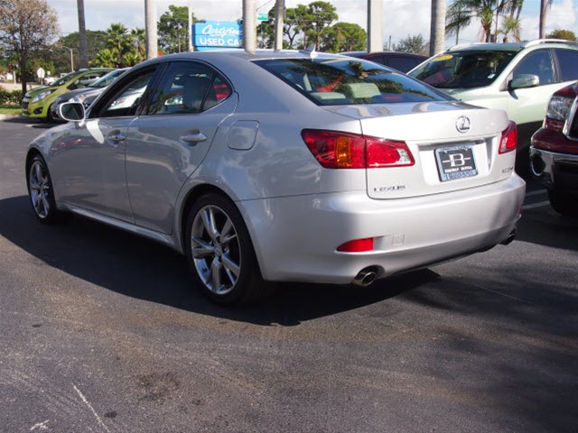 Lexus IS 250 2010 photo 2