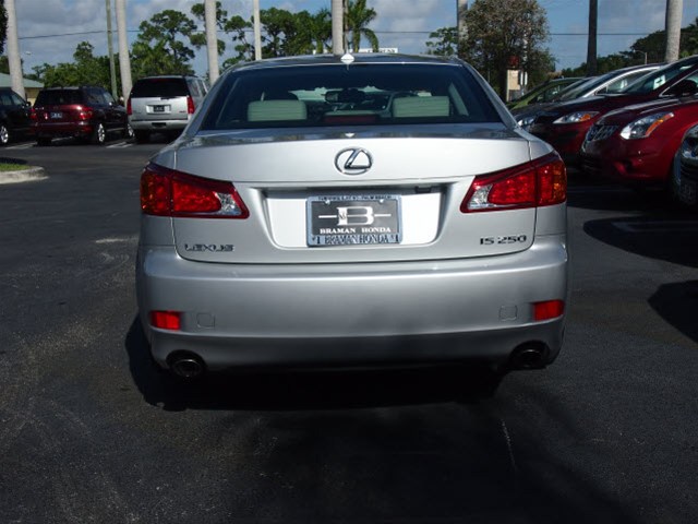 Lexus IS 250 2010 photo 3