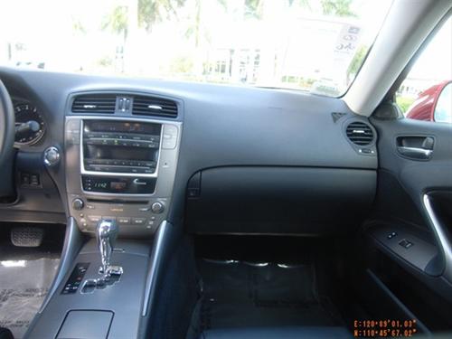 Lexus IS 250 2010 photo 2