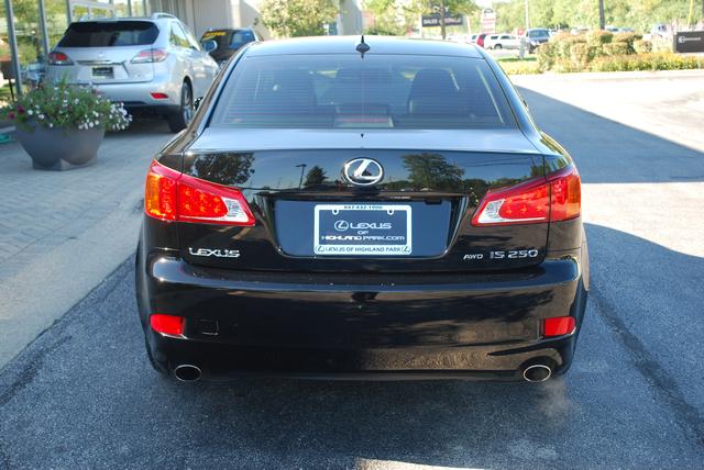 Lexus IS 250 2010 photo 2