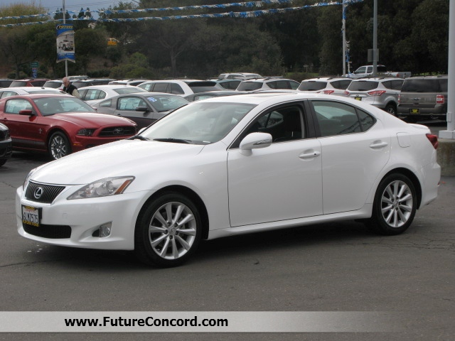 Lexus IS 250 2010 photo 2