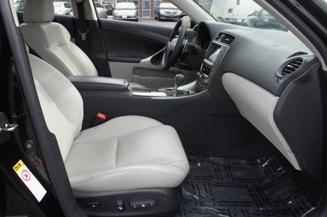 Lexus IS 250 2010 photo 2