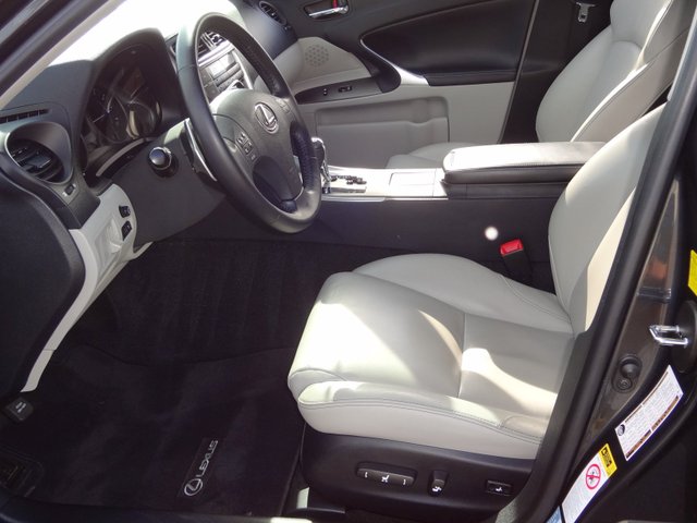 Lexus IS 250 2010 photo 3
