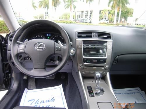 Lexus IS 250 2010 photo 3
