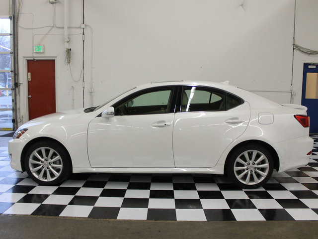 Lexus IS 250 2010 photo 2