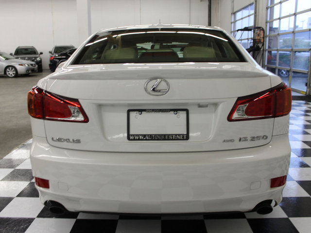 Lexus IS 250 2010 photo 4