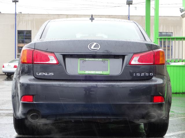 Lexus IS 250 2010 photo 2