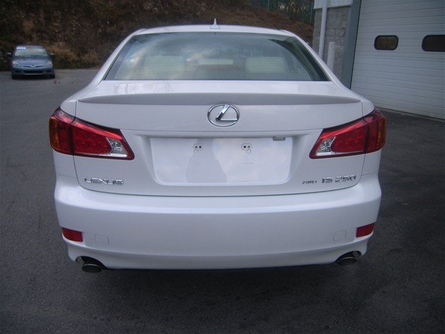 Lexus IS 250 2010 photo 3