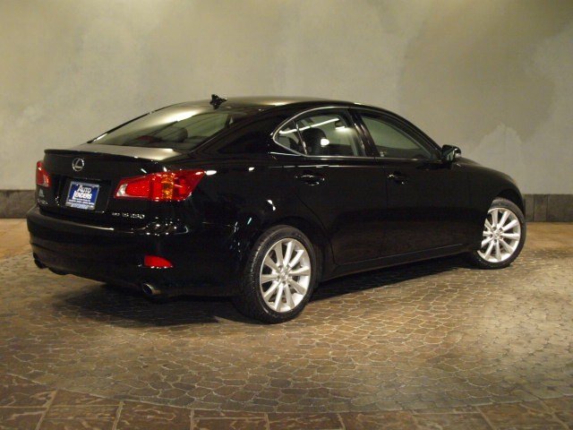 Lexus IS 250 2010 photo 2
