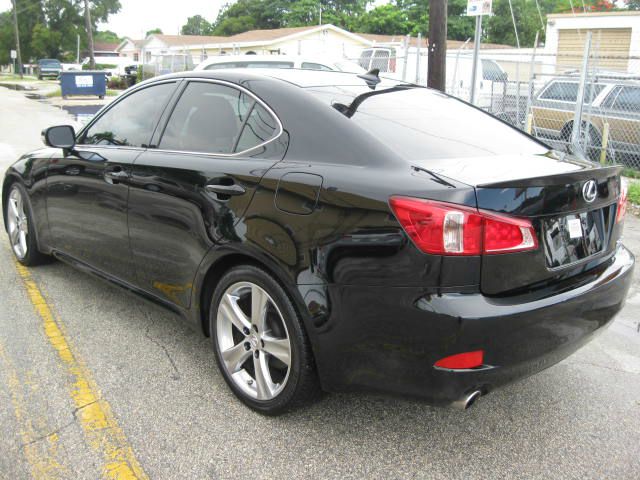 Lexus IS 250 2011 photo 2