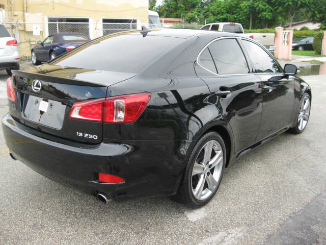Lexus IS 250 2011 photo 3