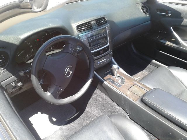Lexus IS 250C 2010 photo 10