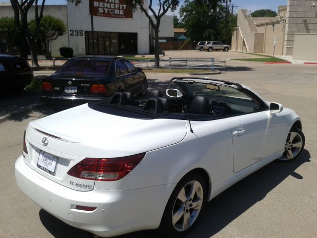 Lexus IS 250C 2010 photo 11