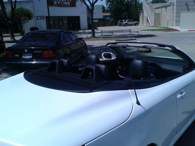 Lexus IS 250C 2010 photo 12