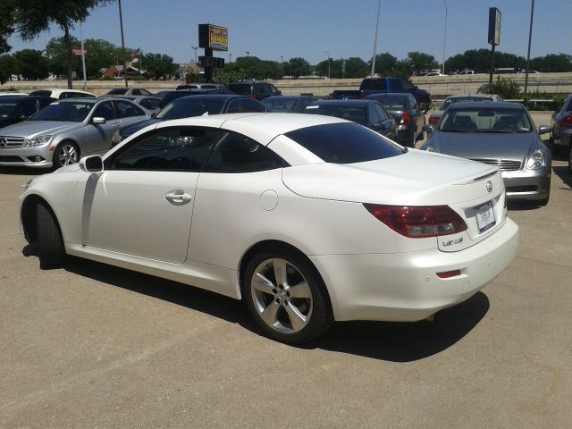 Lexus IS 250C 2010 photo 16