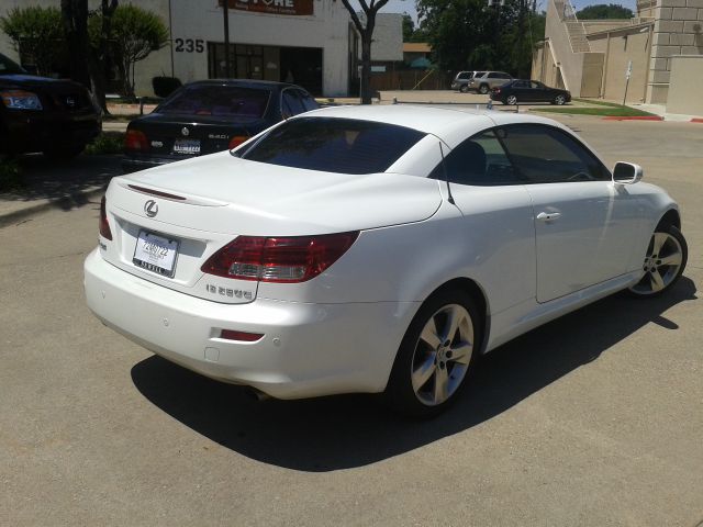 Lexus IS 250C 2010 photo 18