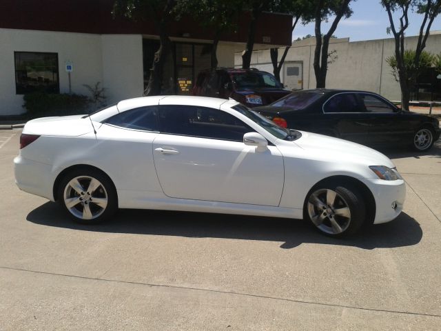 Lexus IS 250C 2010 photo 19