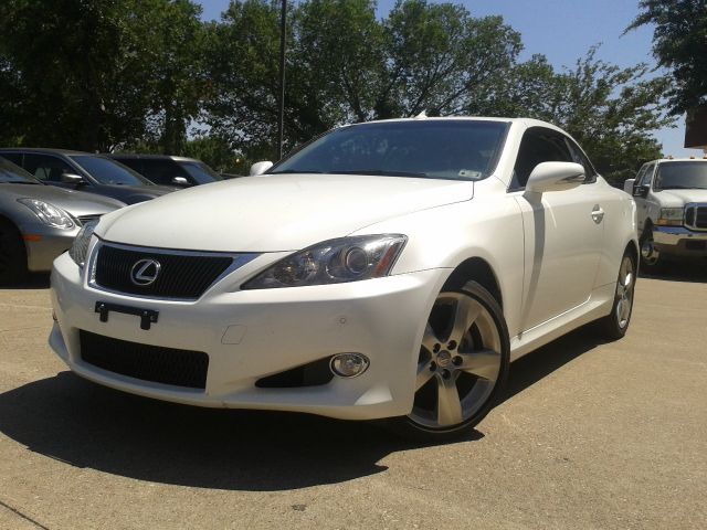 Lexus IS 250C 2010 photo 21