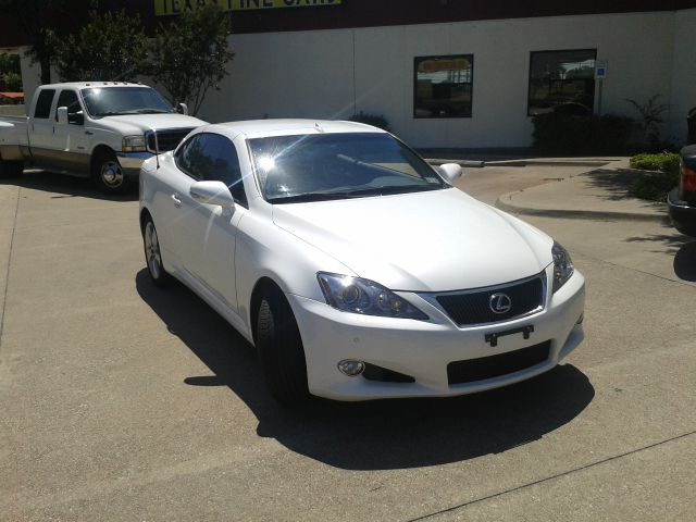 Lexus IS 250C 2010 photo 22