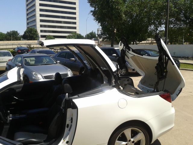 Lexus IS 250C 2010 photo 4