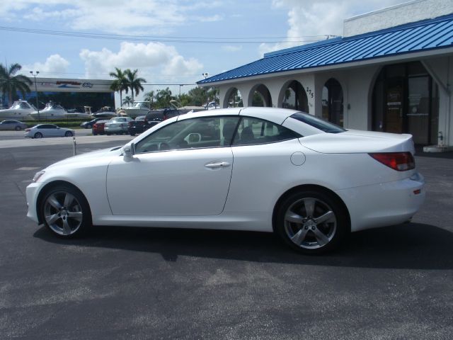 Lexus IS 250C 2010 photo 1