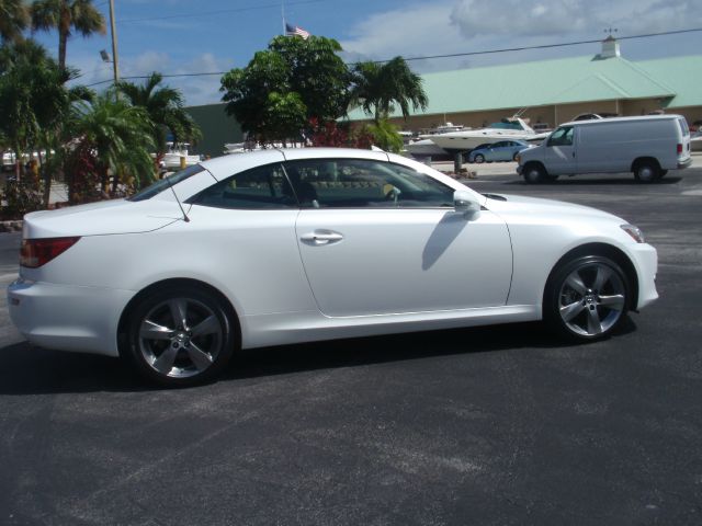 Lexus IS 250C 2010 photo 4