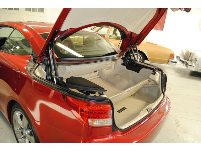 Lexus IS 250C 2010 photo 18