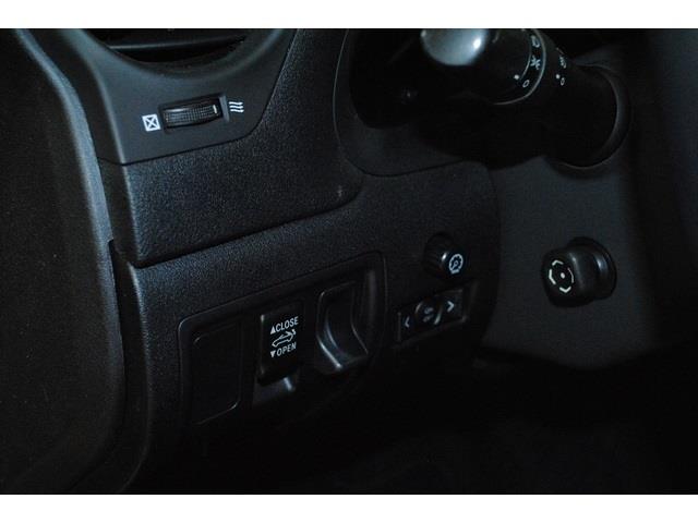 Lexus IS 250C 2010 photo 19