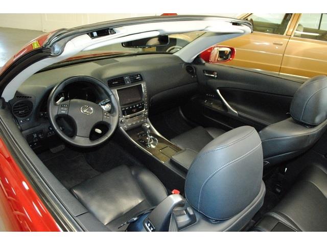 Lexus IS 250C 2010 photo 20