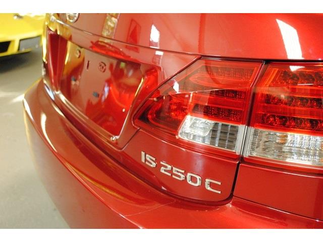 Lexus IS 250C 2010 photo 21