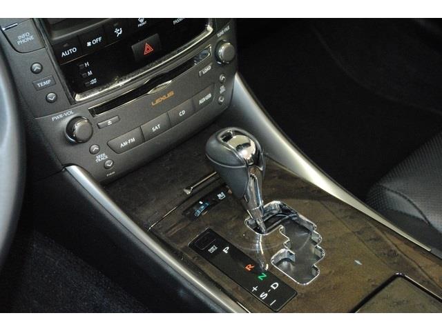 Lexus IS 250C 2010 photo 25