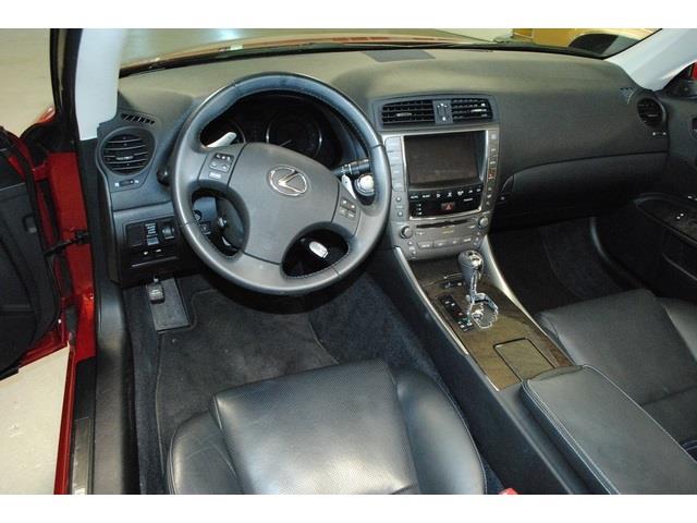 Lexus IS 250C 2010 photo 8