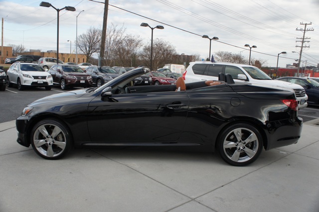 Lexus IS 250C 2011 photo 1