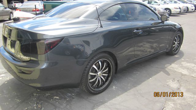 Lexus IS 250C 2011 photo 0