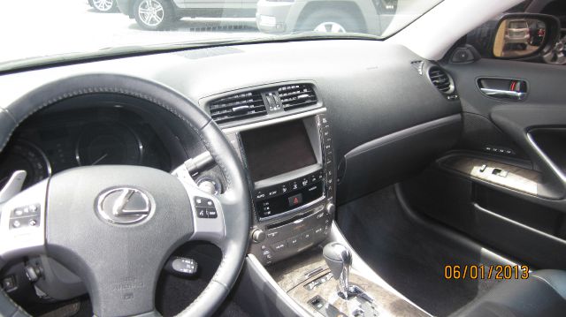 Lexus IS 250C 2011 photo 1